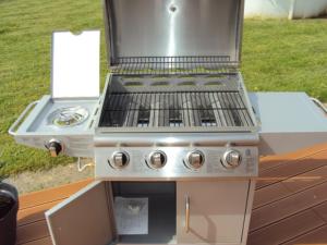 BARBECUE GAZ  inox 5 brûleurs, 2 coloris.