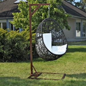 HAMAC de jardin noir métal, coussins blancs