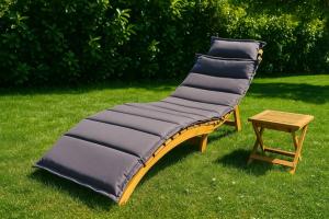 Transat, pliable en acacia avec coussin 2 coloris, avec table