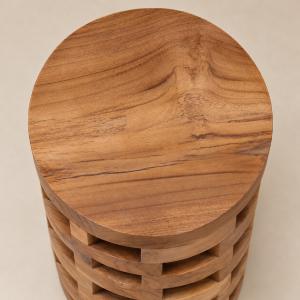Table de chevet ronde en teck massif ajouré – 45 cm