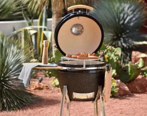 Barbecue en céramique haut de gamme type Kamado – cuisson japonaise multifonction
