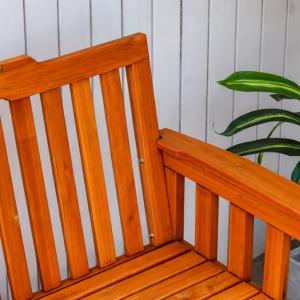 Banc à bascule 125 cm en bois massif – Dossier ergonomique & accoudoirs