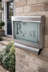 Boîte aux lettres murale design inox & verre – Avec porte-journal