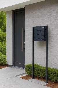 Boîte aux lettres sur pieds anthracite, modèle LUNA