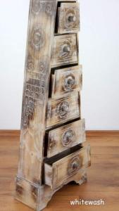 Commode pyramide en bois exotique, coloris brut