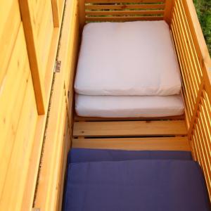 COFFRE DE RANGEMENT en bois massif, 140  cm