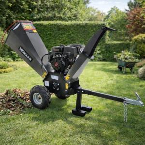 BROYEUR de VEGETAUX, tractable, 15 CV, démarrage électrique