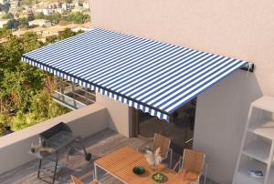 STORE BANNE 600 x 350 cm, motorisé, toile bleu/blanc