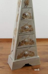 Commode pyramide en bois exotique, blanche